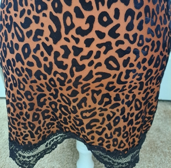 In Bloom Leopard Print In Crushed Velvet Sexy Nightie Size SP - Picture 15 of 15